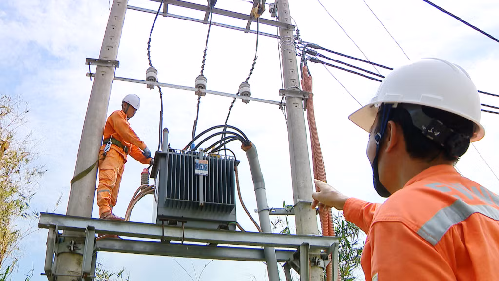 Việc sớm có điện trở lại là rất cần thiết để giúp các đơn vị, doanh nghiệp và người dân sớm hoạt động ổn định sản xuất, sinh hoạt.