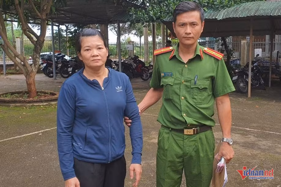 Đối tượng Đào Thị Ngọc Hạnh tại công an. Ảnh: HD
