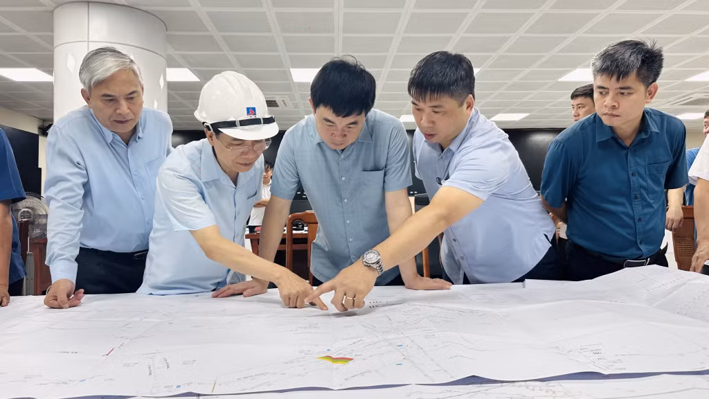 Lãnh đạo TKV kiểm tra các phương án chống ngập mỏ tại Công ty Than Mạo Khê.