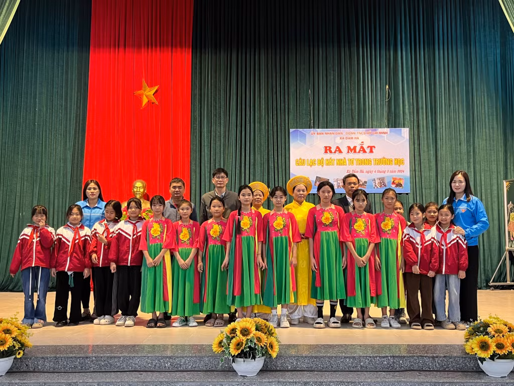 Ra mắt