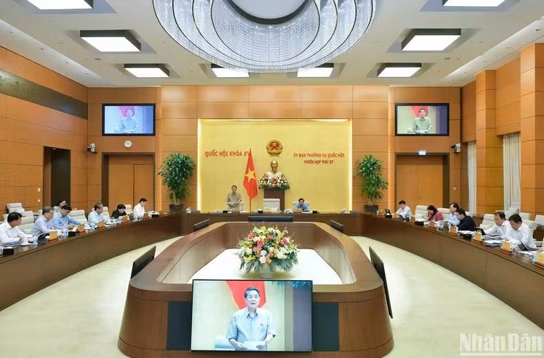 Quang cảnh phiên họp. (Ảnh: DUY LINH)