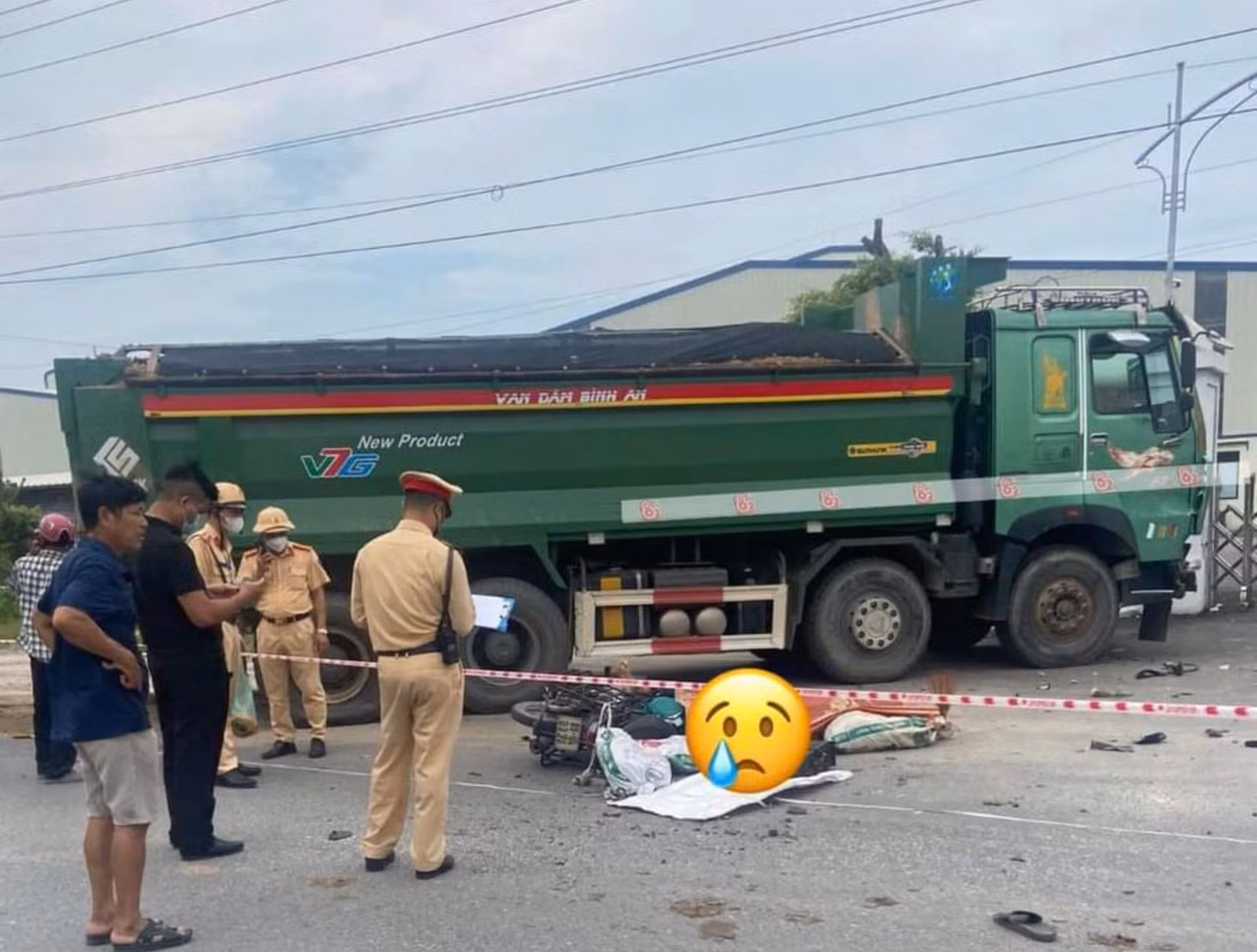Hiện trường vụ tai nạn khiến người đàn ông tử vong.
