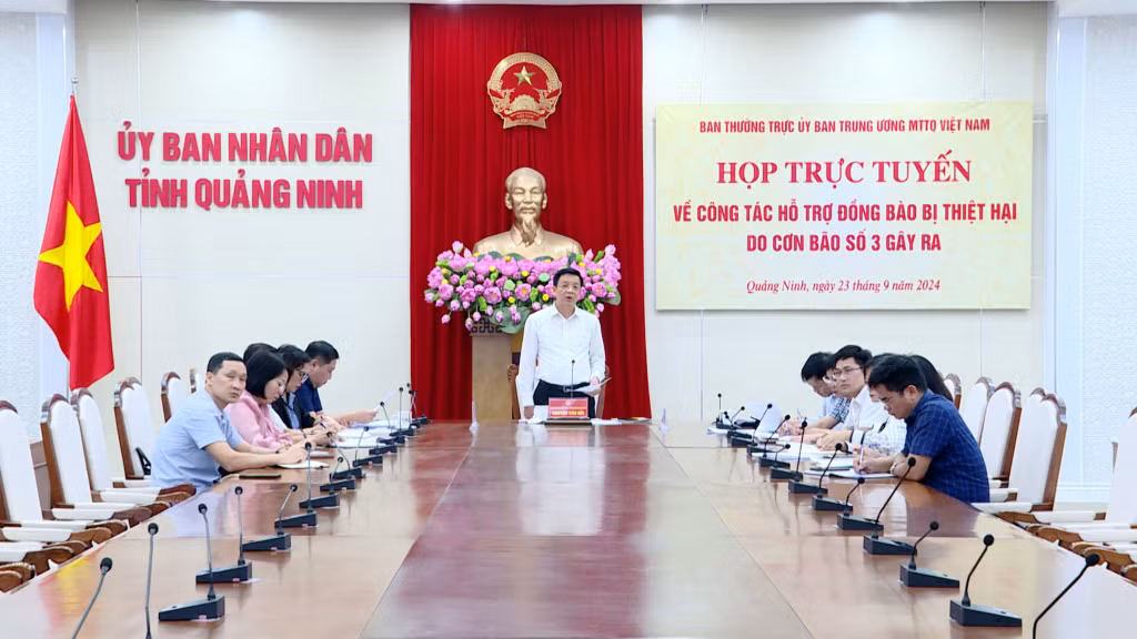 Đồng chí Nguyễn Văn Hồi, Trưởng Ban Dân vận Tỉnh ủy, Chủ tịch Ủy ban MTTQ tỉnh Quảng Ninh thông tin về tình hình thiệt hại do cơn bão số 3 và phương án hỗ trợ của tỉnh đối với nhân dân bị thiệt hại.