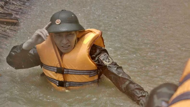 Diễn viên Mạnh Trường trong phim.