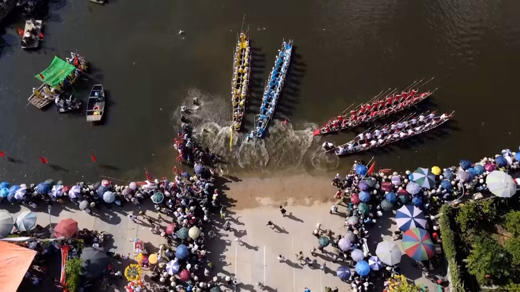Bơi sào là nét đặc trưng riêng có ở đảo Hà Nam (TX Quảng Yên) mà không vùng miền nào khác trên cả nước có được.