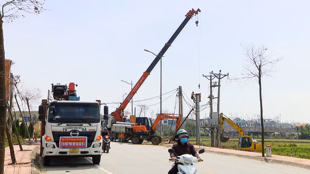 Công ty TNHH MTV Điện lực Ninh Bình, Tổng Công ty Điện lực miền Bắc hỗ trợ TX Quảng Yên tối đa nhân lực và phương tiện máy móc khôi phục điện lưới.