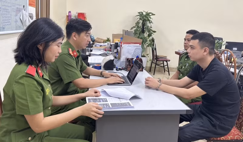 Đối tượng Lê Tuấn Dũng tại cơ quan Công an.