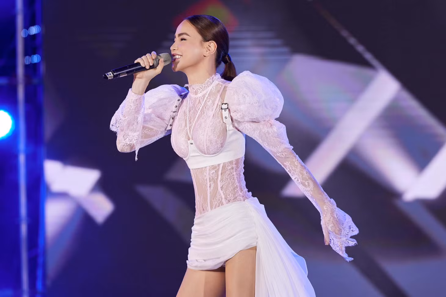 Hồ Ngọc Hà hủy diễn tại Chung kết Miss Universe Vietnam. Ảnh: Facebook nhân vật