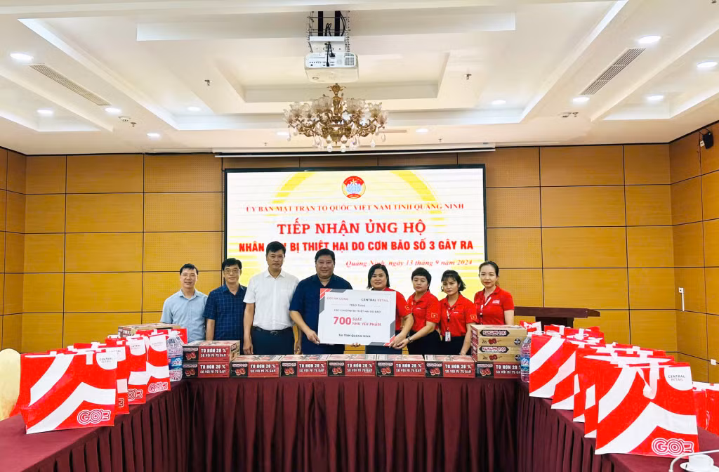 Ủy ban MTTQ Việt Nam tỉnh Quảng Ninh tiếp nhận ủng hộ của Trung tâm Thương mại Go!Hạ Long và Tập đoàn Central Detail.
