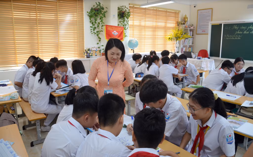 Cô và trò Trường THCS Trọng Điểm (TP Hạ Long) thi đua sôi nổi, lập thành tích chào mừng Ngày Nhà giáo Việt Nam 20/11.