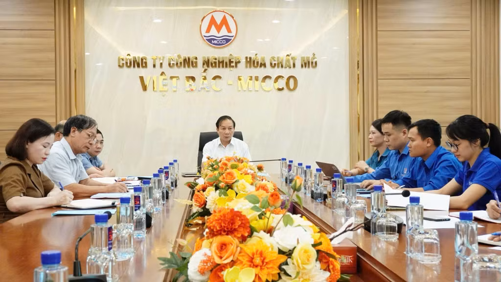 Đảng ủy Công ty TNHH MTV Công nghiệp Hóa chất mỏ Việt Bắc - MICCO thường xuyên quán triệt các nội dung liên quan đến việc học tập và làm theo tư tưởng, đạo đức, phong cách Hồ Chí Minh…