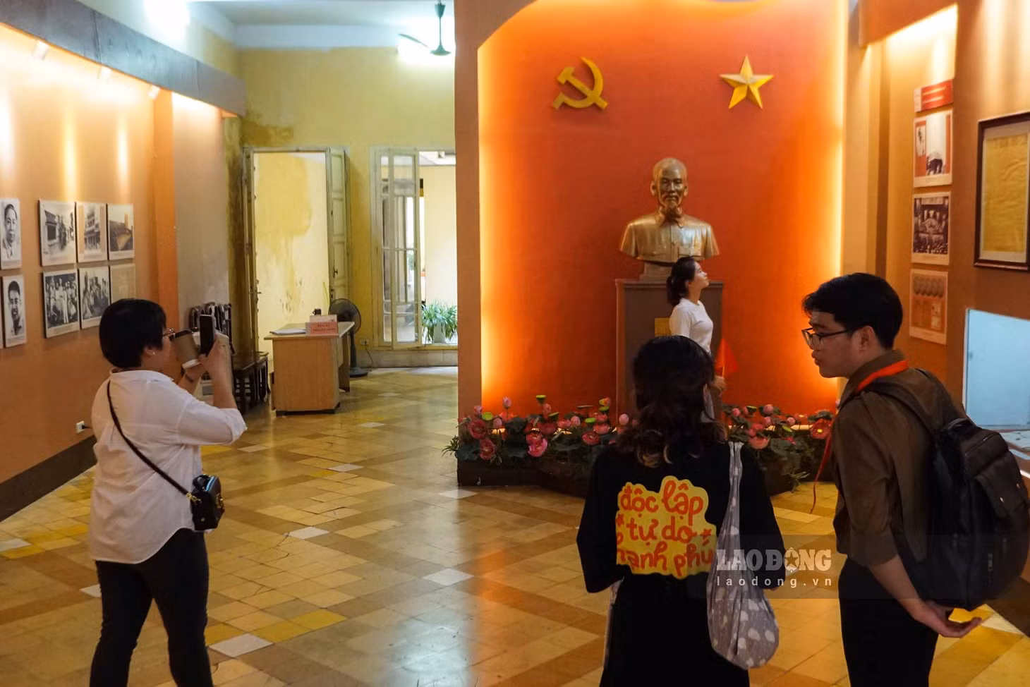 Trong những ngày từ 25.8 đến ngày 2.9.1945, ngôi nhà này là nơi làm việc của Thường vụ Trung ương Đảng và Chủ tịch Hồ Chí Minh.