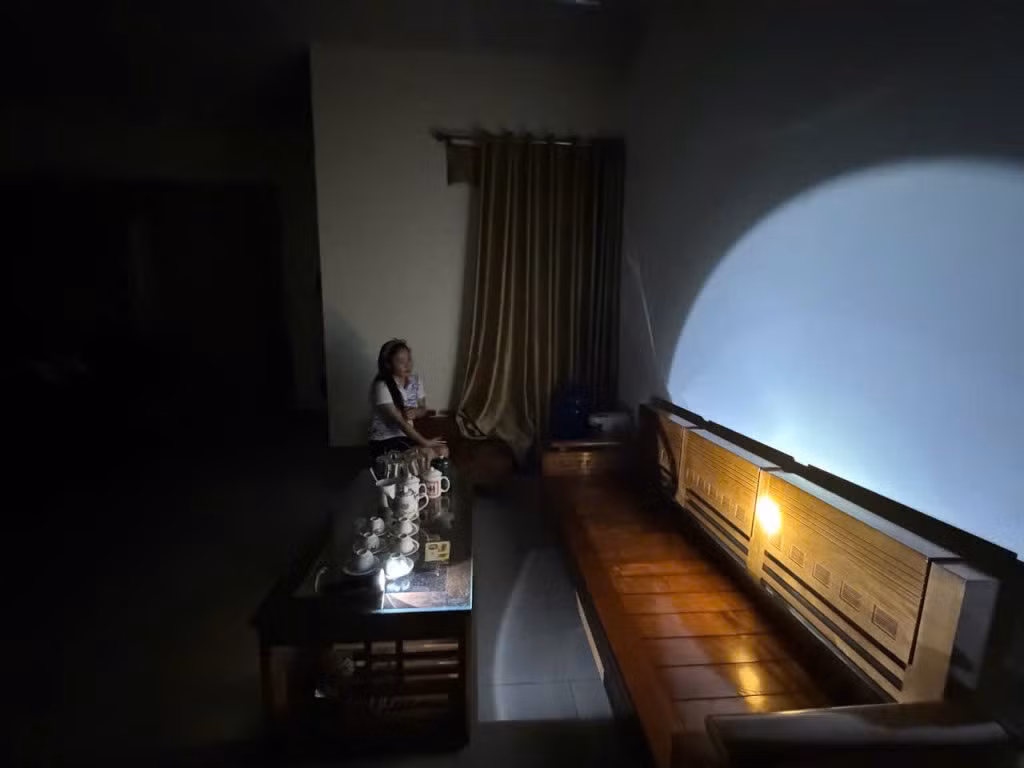 Toàn huyện Cô Tô mất điện do ảnh hưởng của bão số 3.