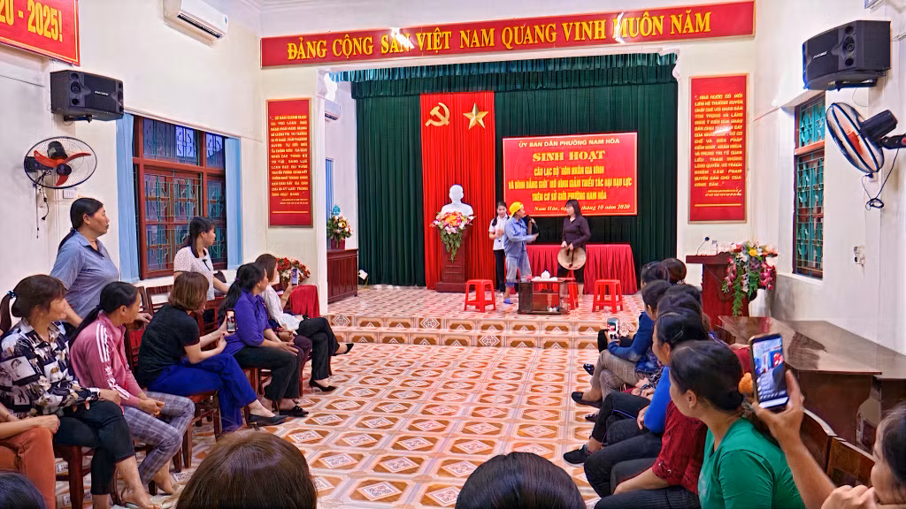 Sinh hoạt CLB phòng chống bạo lực gia đình tại phường Nam Hòa (TX Quảng Yên).