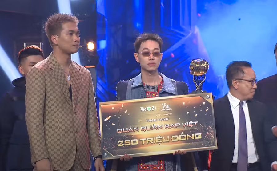 Quán quân Rap Việt mùa 3 Double2T. Ảnh: Chụp màn hình