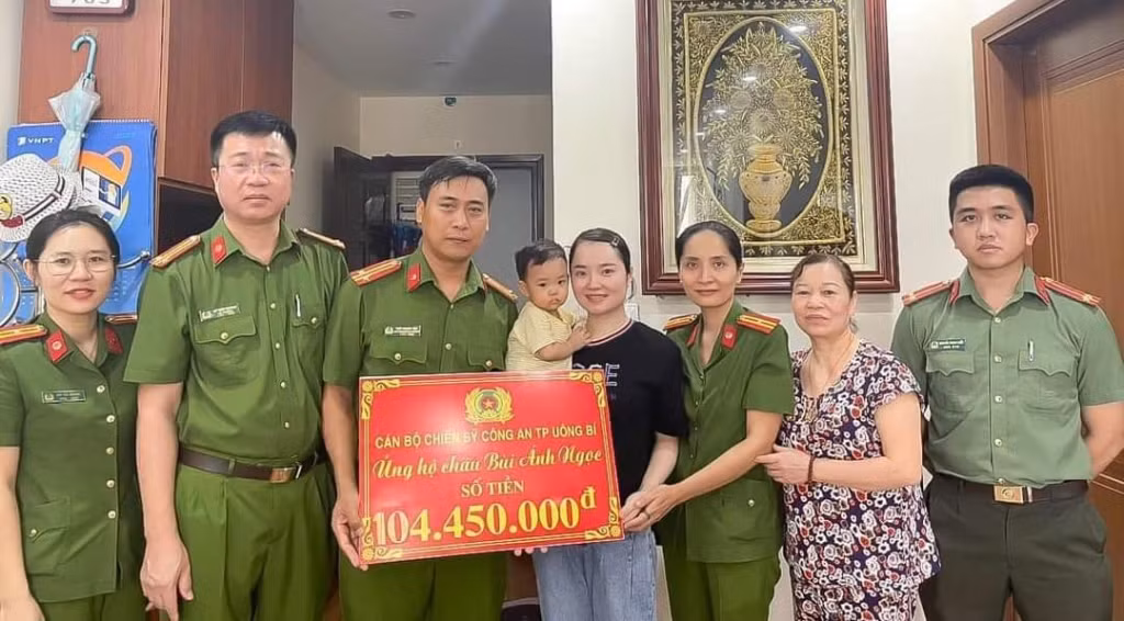 Thiếu tá Nguyễn Thị Thu Giang tại các buổi tuyên truyền tư vấn pháp luật cho Nhân dân tại các địa phương.
