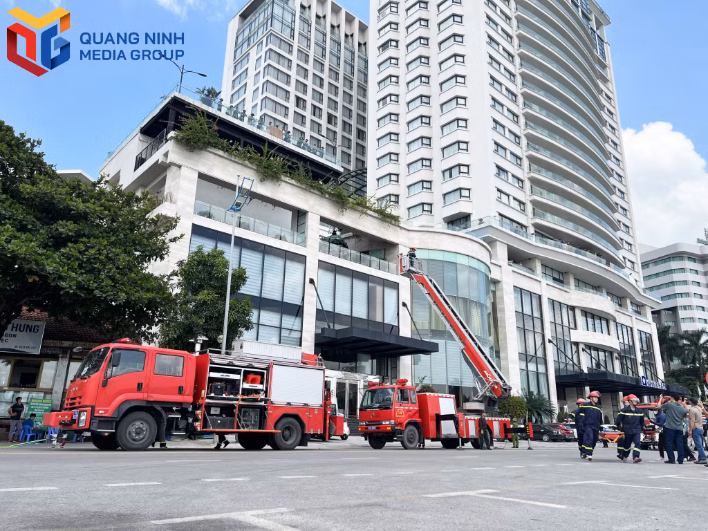 Tình huống khu vực Khách sạn Wyndham Legend phát hiện sự cố cháy, lực lượng Công an PCCC có mặt kịp thời.