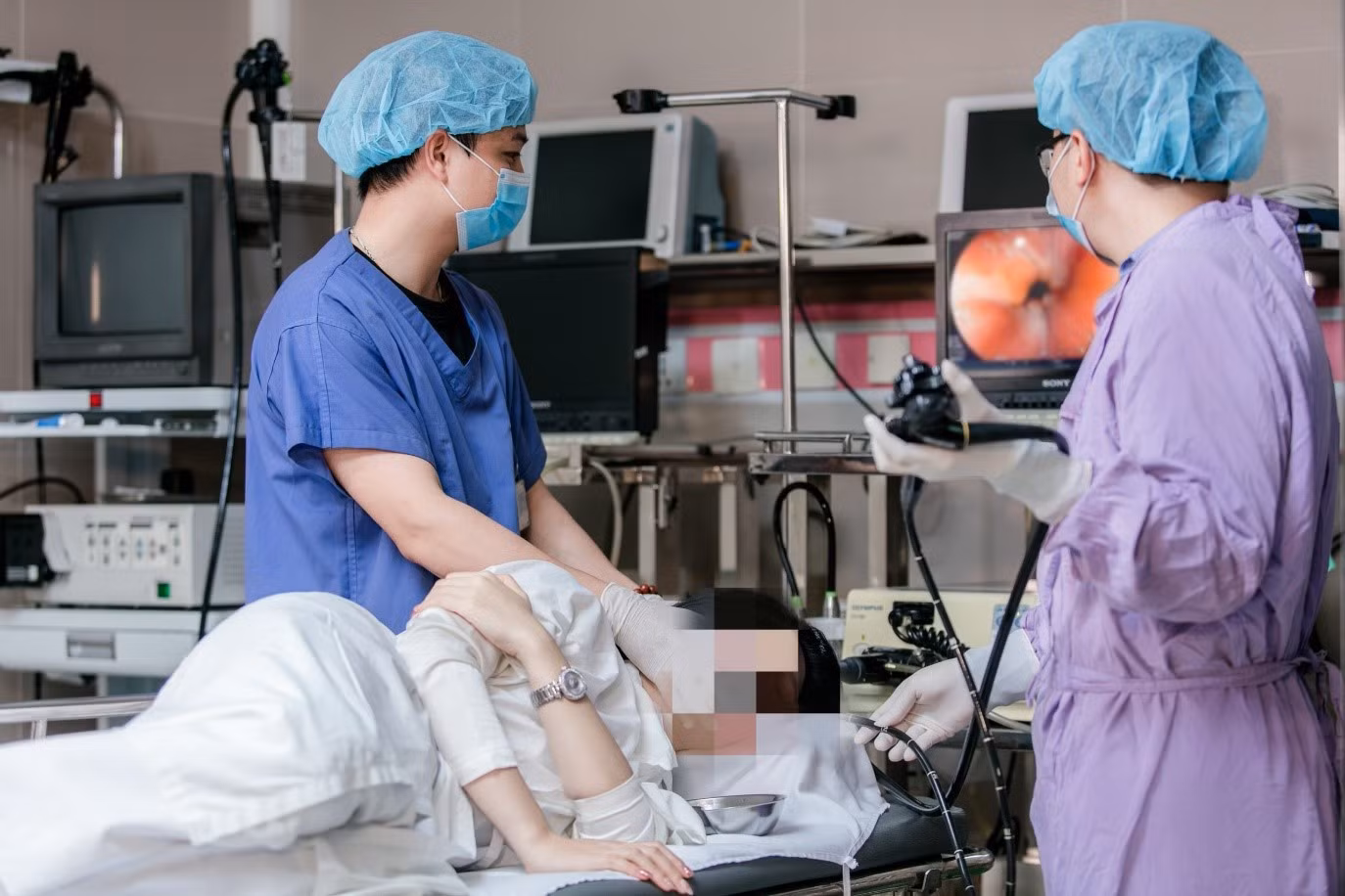 Nội soi dạ dày định kỳ để tầm soát bệnh ở Bệnh viện Hữu nghị Việt Đức.