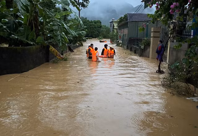 Mưa lũ gây ngập sâu ở huyện Quỳ Châu, tỉnh Nghệ An