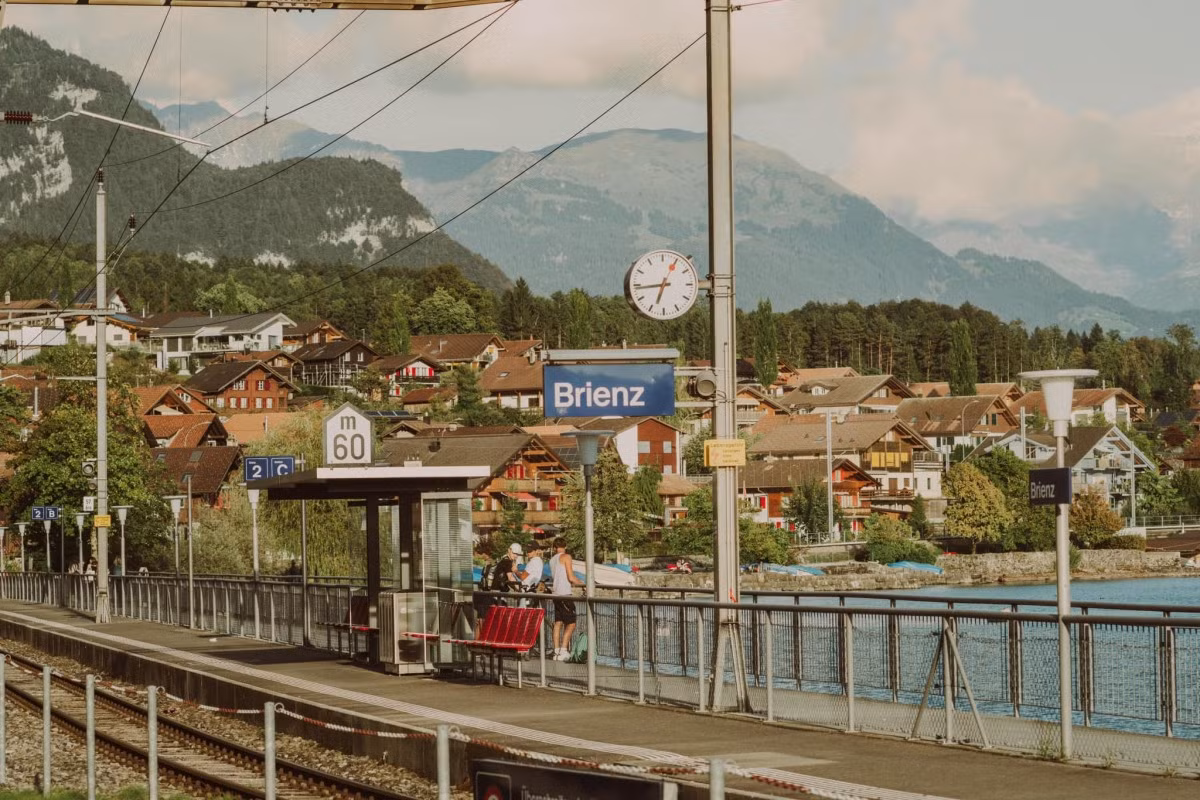 Đi tàu hơi nước lên đỉnh núi hơn 2.300 m ở Thụy Sĩ ảnh 1