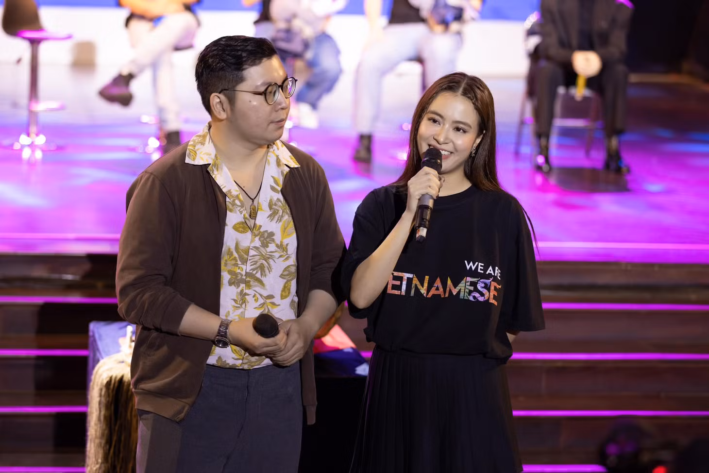Hoàng Thùy Linh và phóng viên tại họp báo Vietnamese Concert. Ảnh: Facebook Hoàng Thùy Linh