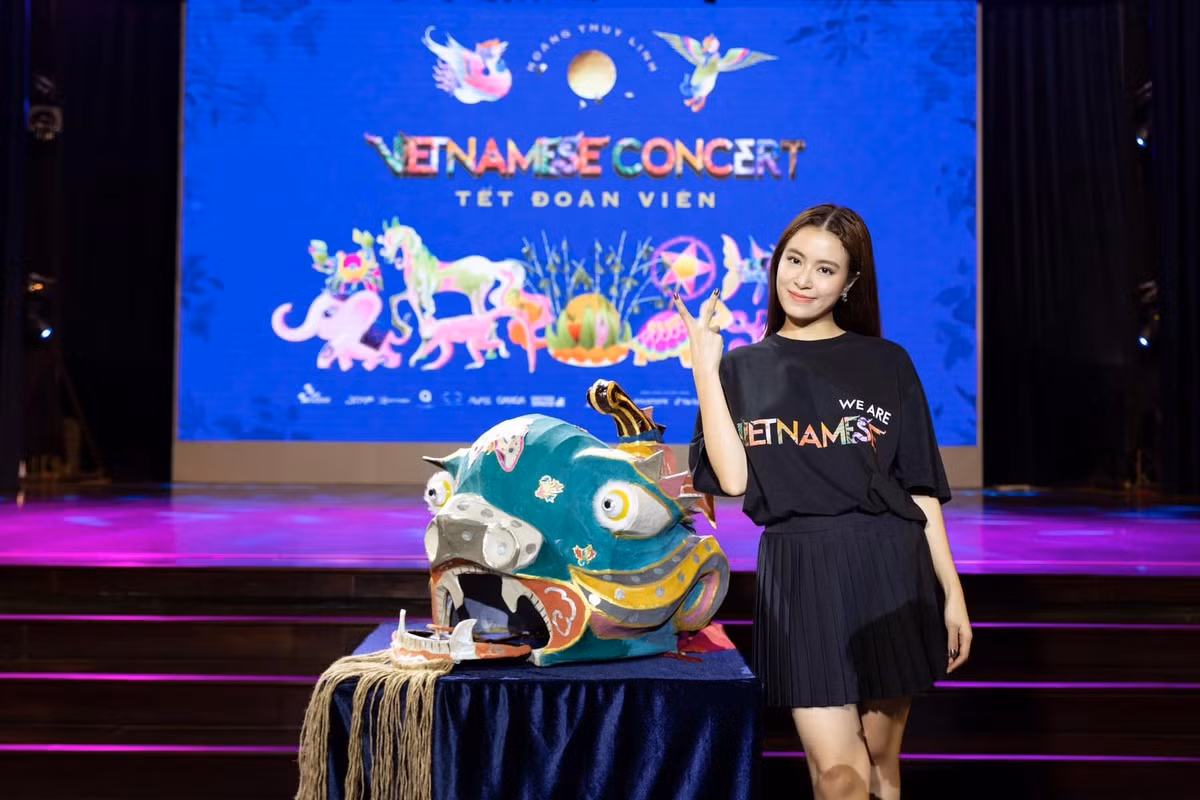 Những phát ngôn về khả năng hát live và vai trò của nhạc sĩ Hồ Hoài Anh của nữ ca sĩ gây nhiều tranh cãi.