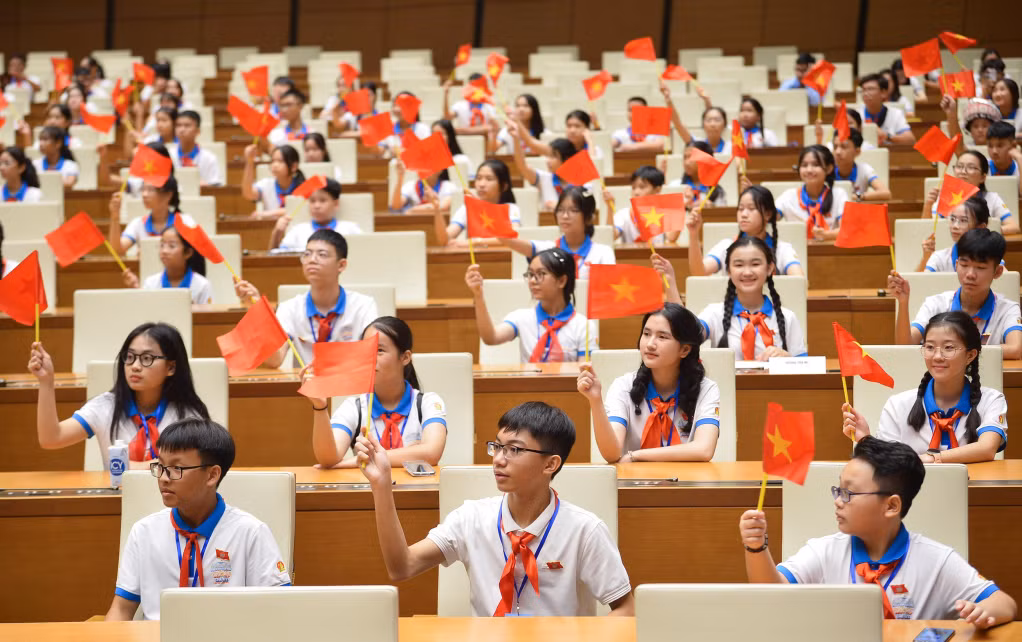 Phiên họp giả định "Quốc hội trẻ em" có sự tham dự của 263 đại biểu thiếu nhi tiêu biểu và 64 đại biểu phụ trách đội trên toàn quốc.