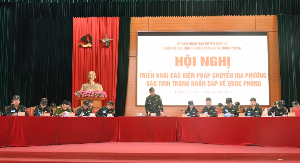 Hội nghị triển khai các biện pháp chuyển địa phương vào tình trạng khẩn cấp về quốc phòng của huyện Đầm Hà.