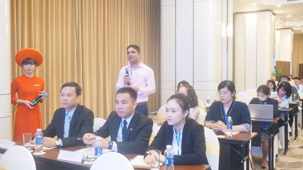 Đại diện doanh nghiệp lữ hành quốc tế tham gia ý kiến tại hội nghị.