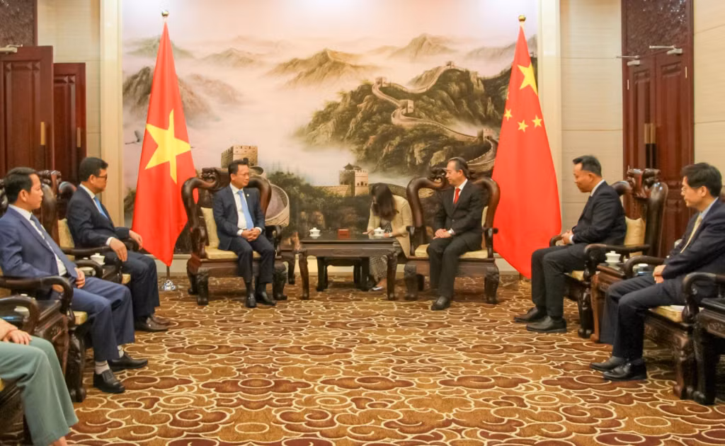 Đồng chí Cao Tường Huy, Quyền Chủ tịch UBND tỉnh Quảng Ninh chúc mừng Kỷ niệm 74 năm Quốc khánh nước Cộng hòa nhân dân Trung Hoa