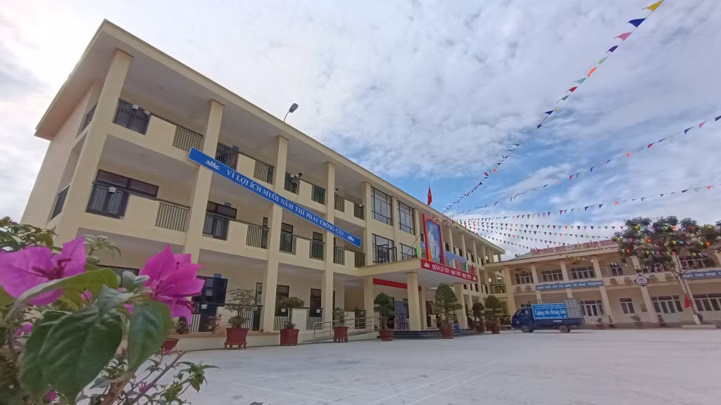Các trường học trên địa bàn tỉnh gấp rút hoàn thiện các khâu sửa sang, trang trí cơ sở vật chất, sẵn sàng cho lễ khai giảng và năm học mới 2023-2024.