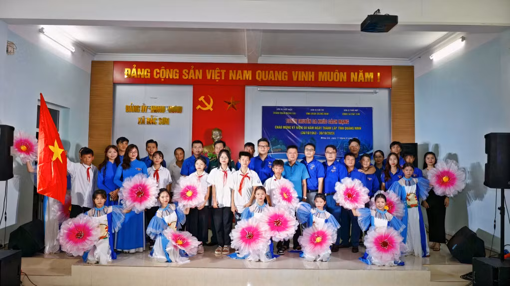 Tỉnh đoàn tổ chức tuyên truyền ca khúc cách mạng tại xã Bắc Sơn (TP Móng Cái).