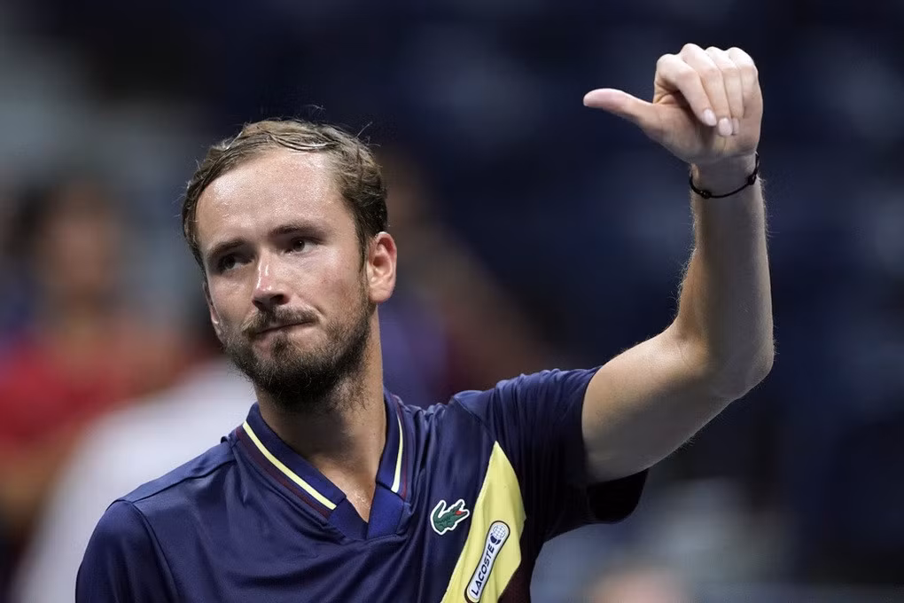 Daniil Medvedev tiến vào vòng 4 US Open 2023 sau khi đánh bại Sebastian Baez (Ảnh: AP).