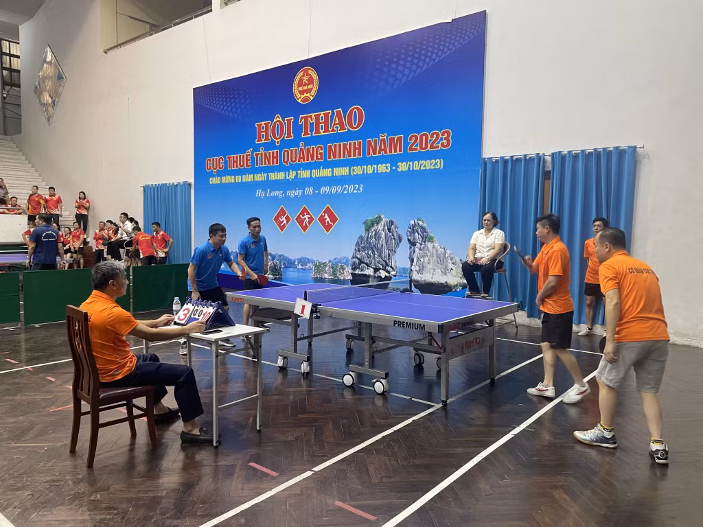 Ngay sau khi khai mạc môn cầu lông và bóng bàn được các VĐV tham gia thi đấu sôi 