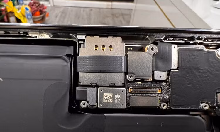 iPhone 15 Pro có thể không ‘độ’ được sim vật lý ảnh 2