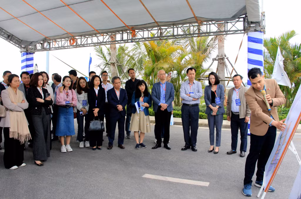 Chủ đầu tư KCN Bắc Tiền Phong (TX Quảng Yên) giới thiệu đến các doanh nghiệp logistics về định hướng thu hút đầu tư vào địa bàn KCN. Ảnh: Mạnh Trường