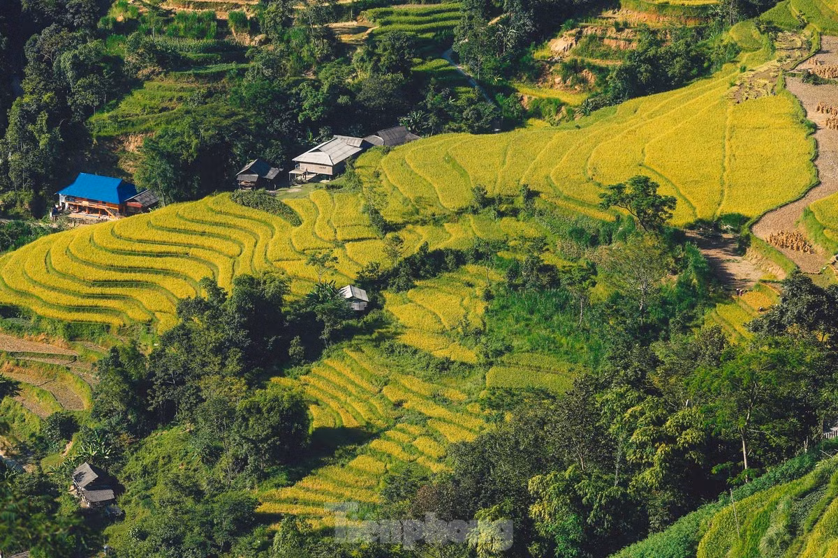 Điểm nhấn của Hoàng Su Phì là danh thắng ruộng bậc thang trải đều ở 24 xã, thị trấn với tổng diện tích trên 9.000 ha đã được cộng đồng các dân tộc trong huyện tôn tạo phát triển qua hàng trăm năm, trong đó có 675 ha tại 11 xã đã được Bộ Văn hóa, Thể thao và Du lịch xếp hạng Danh thắng Quốc gia.
