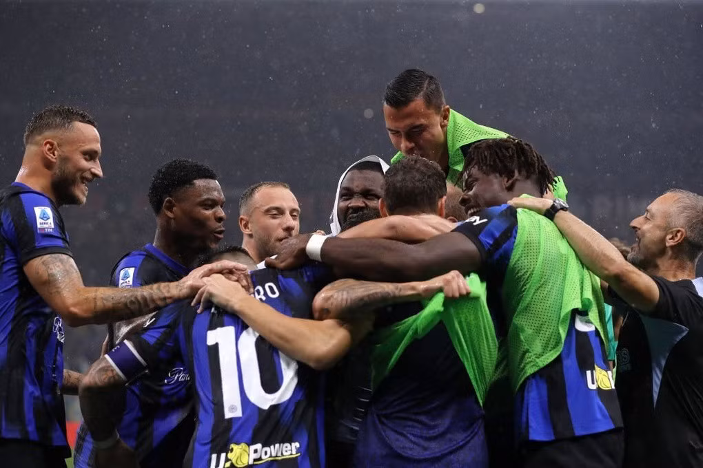 Inter lần đầu tiên giành chiến thắng trong 5 trận derby Milan liên tiếp (Ảnh: Getty).