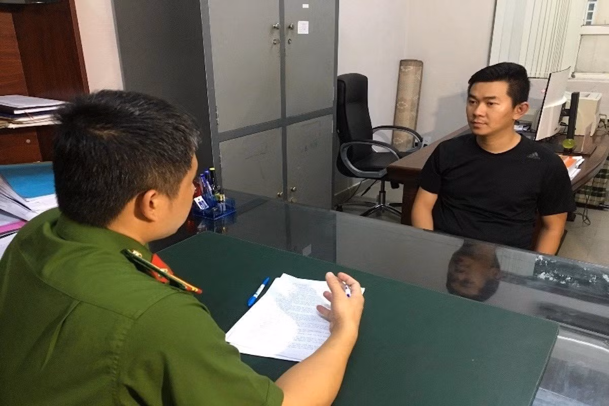 Nghi can Huỳnh Hữu Tường tại cơ quan công an. Ảnh: CACC
