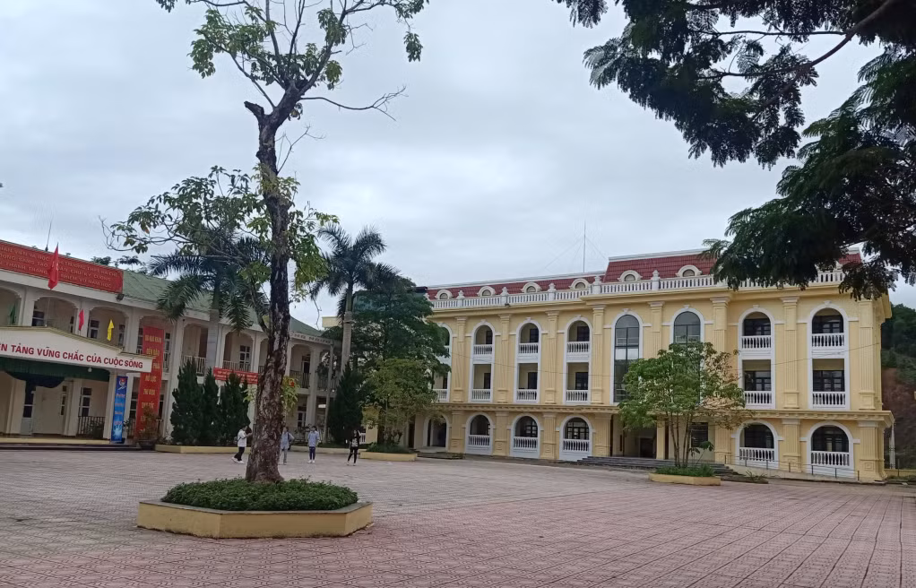 Công trình cải tạo, mở rộng Trường PTDT Nội trú huyện Ba Chẽ, với tổng kinh phí gần 80 tỷ đồng đã hoàn thành và đưa vào sử dụng.