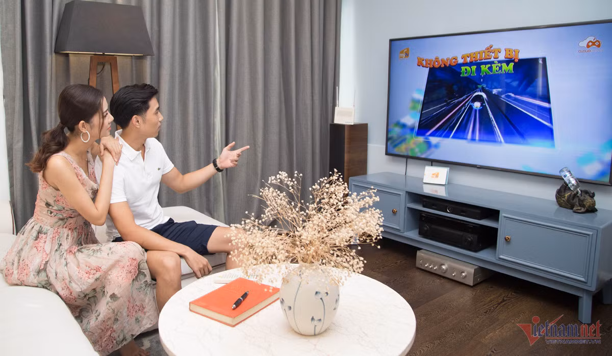 Trong năm 2024, 100% tivi thông minh mới được phân phối tới người dùng tại Việt Nam đều cài đặt sẵn ứng dụng VTVGo và cài đặt phím truy cập nhanh nền tảng này trên điều khiển tivi. (Ảnh minh họa: Cao Hưng)