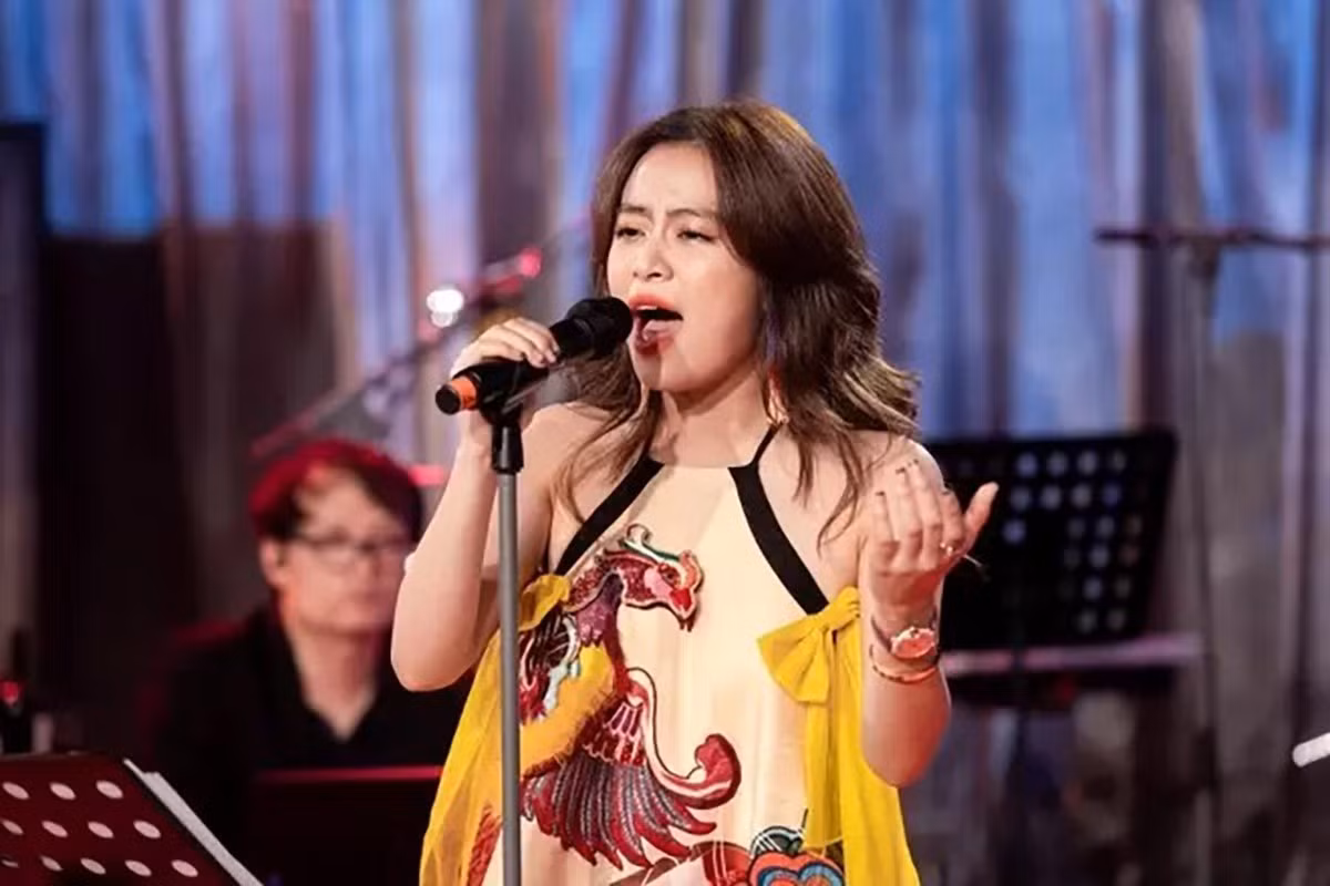 Hoàng Thùy Linh khiến khán giả mệt mỏi khi hát live bản hit Cho nhau lối đi riêng.