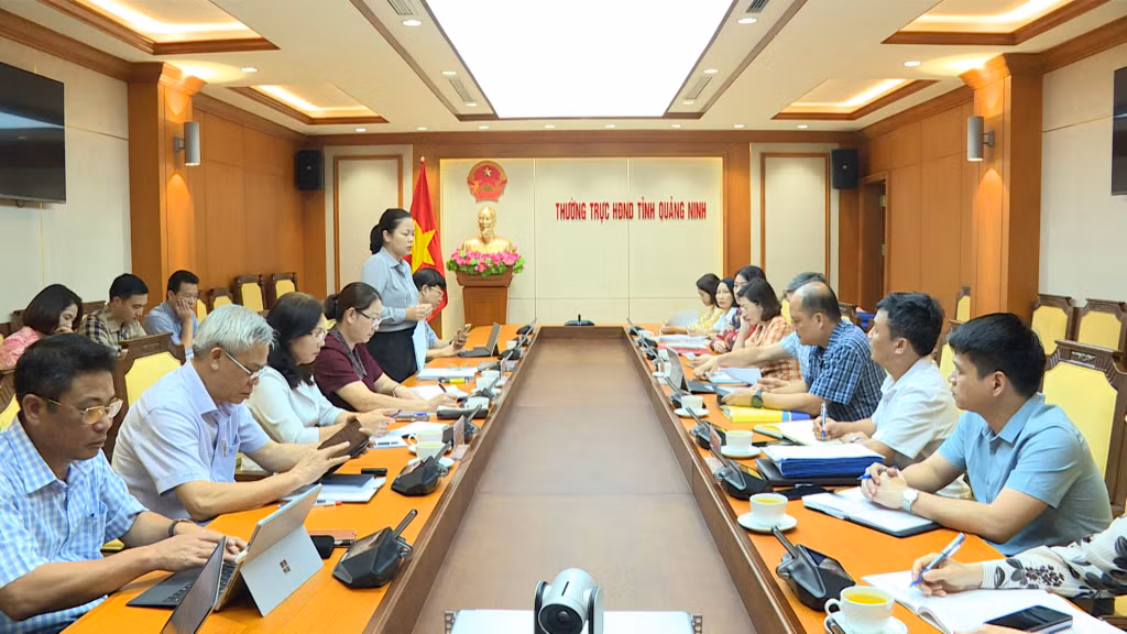 Quang cảnh buổi làm việc.