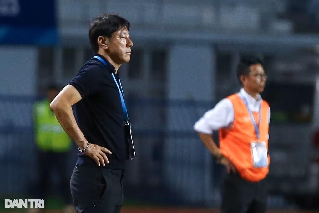Nhiệm vụ chính của HLV Shin Tae Yong là dẫn dắt đội tuyển Indonesia thi đấu ở Asian Cup 2023 (Ảnh: Minh Quân).