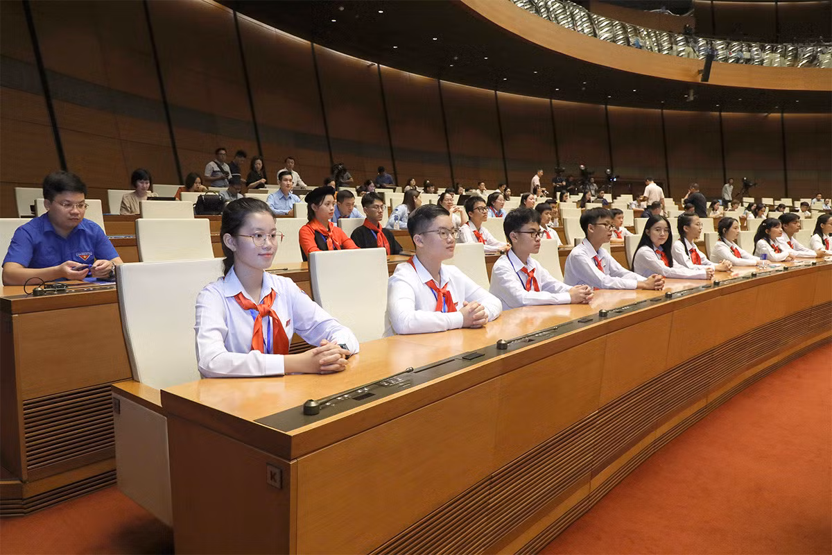 Đại biểu trẻ em dự phiên họp giả định Quốc hội trẻ em lần thứ nhất. Ảnh: Hồ Long