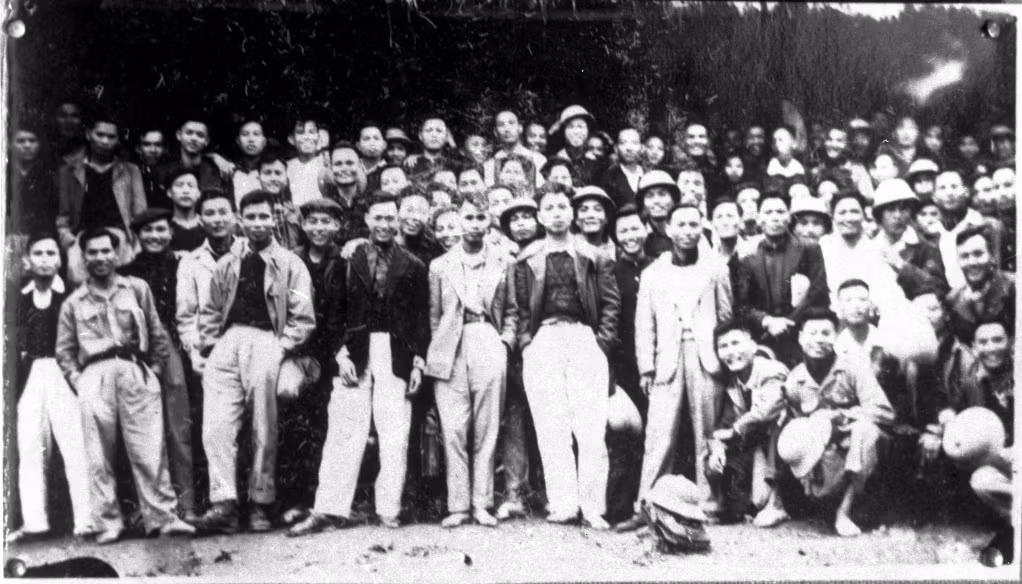 Các đại biểu về dự hội nghị cán bộ đặc khu Hòn Gai 1950. Ảnh tư liệu