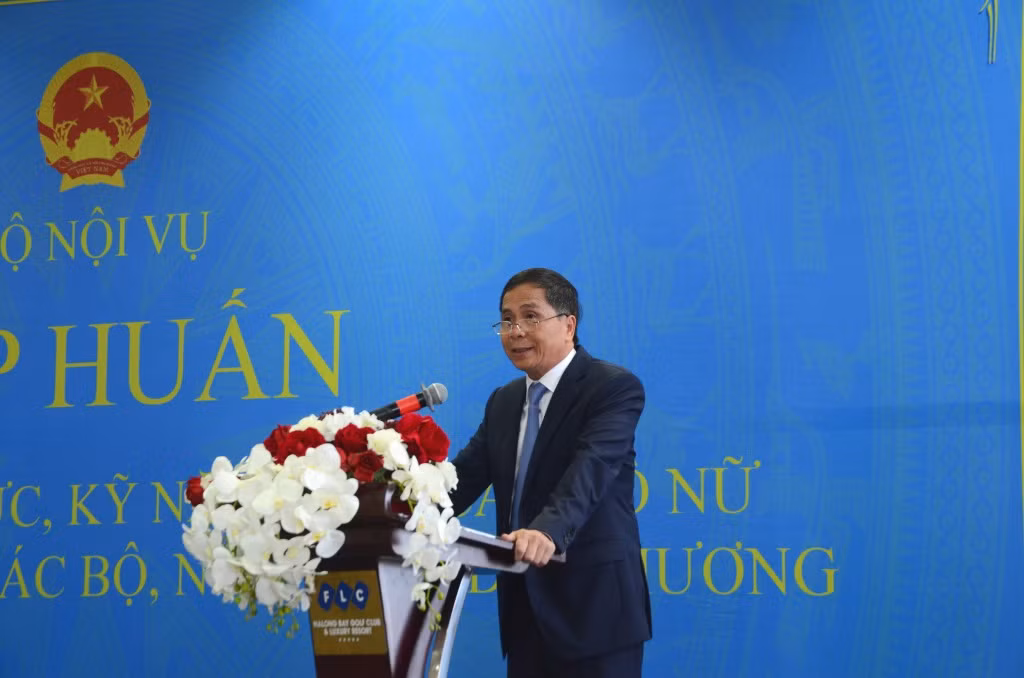 GS.TS Triệu Văn Cường, Thứ trưởng Bộ Nội vụ phát biểu khai mạc lớp tập huấn.