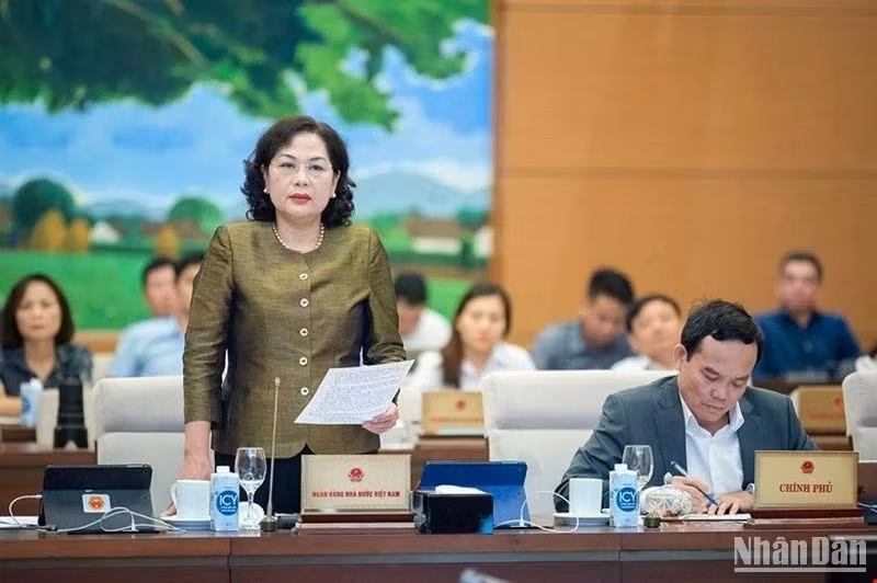 Thống đốc Ngân hàng Nhà nước Nguyễn Thị Hồng phát biểu tại phiên họp sáng 18/9. (Ảnh: DUY LINH)