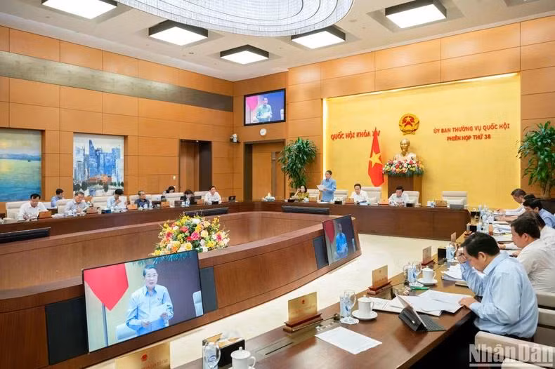 Quang cảnh phiên họp. (Ảnh: DUY LINH)