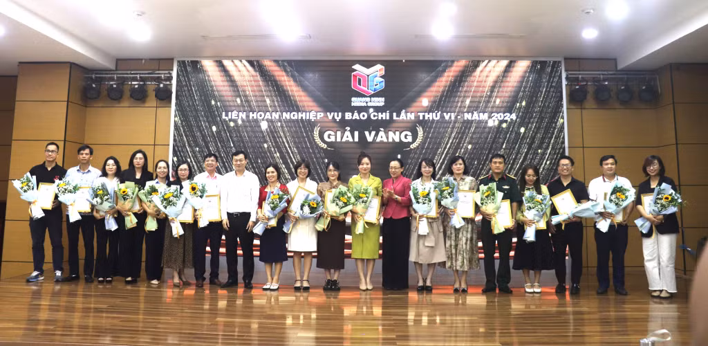 Các tác giả, nhóm tác giả có tác phẩm xuất sắc đoạt giải Vàng của Liên hoan được vinh danh trong lễ bế mạc và trao giải.